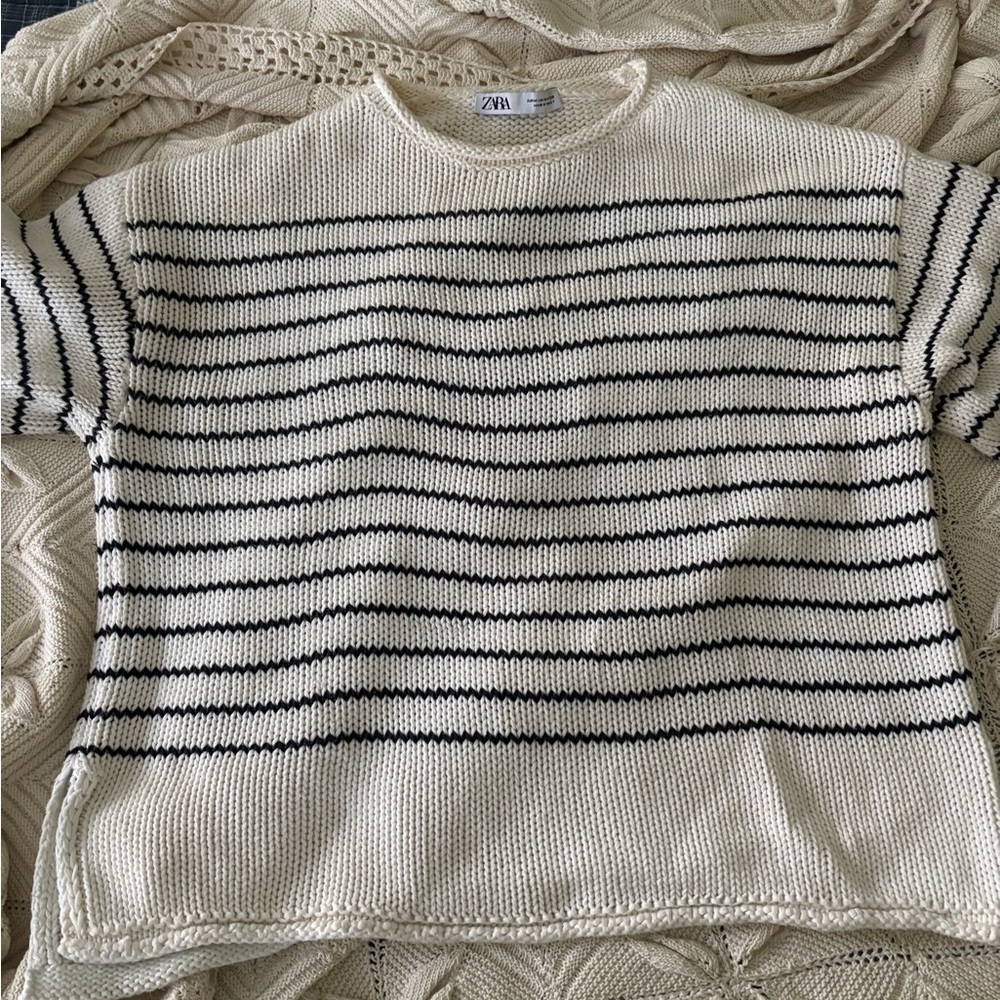 Zara White and Navy Striped Sweater